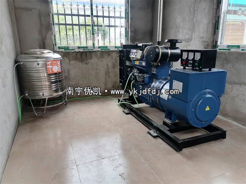 2024年1月30日，廣西衛(wèi)生院項(xiàng)目5臺(tái)50kw雷納柴油發(fā)電機(jī)組到貨安裝