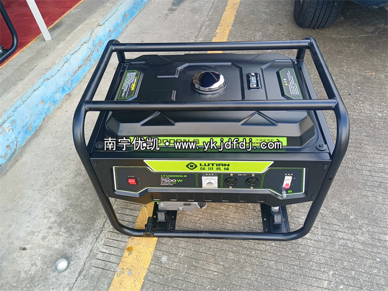 2024年8月8日，客戶到店自提7.5KW汽油發電機組