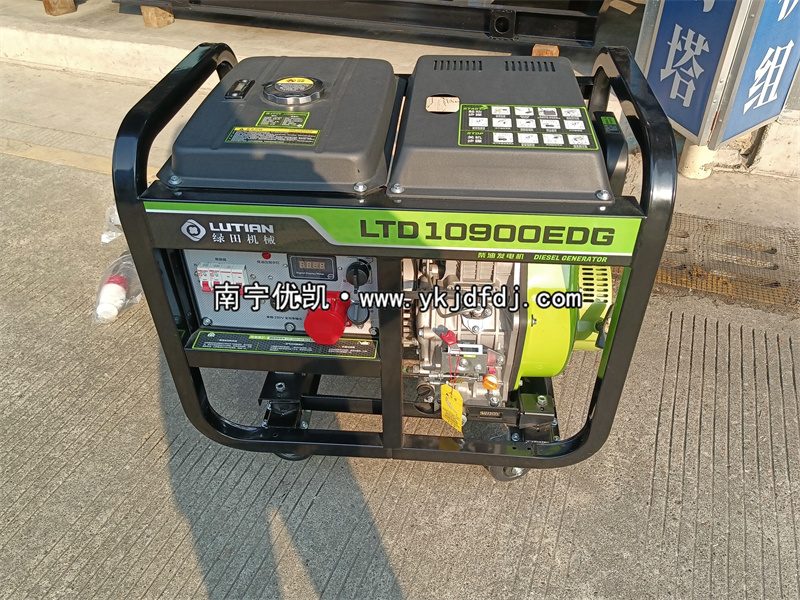 2025年1月20日，客戶到店自提并試機8KW柴油發電機組